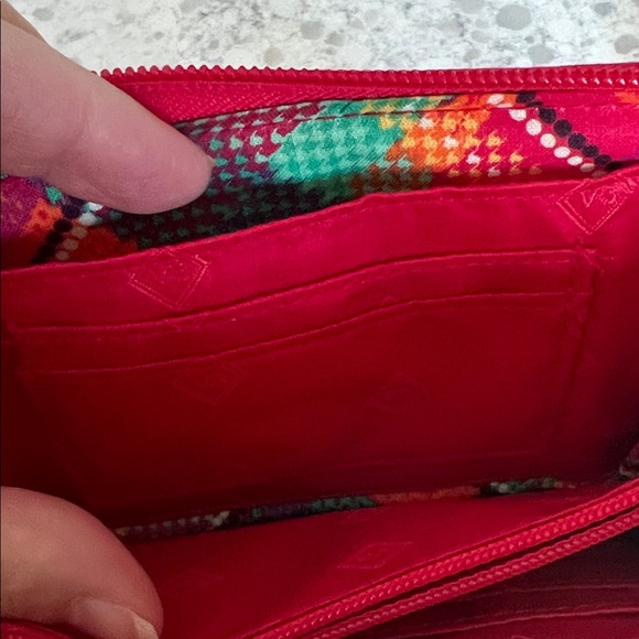 Vera Bradley RFID Red Patterned Grab & Go wristlet Rumba - Picture 4 of 10